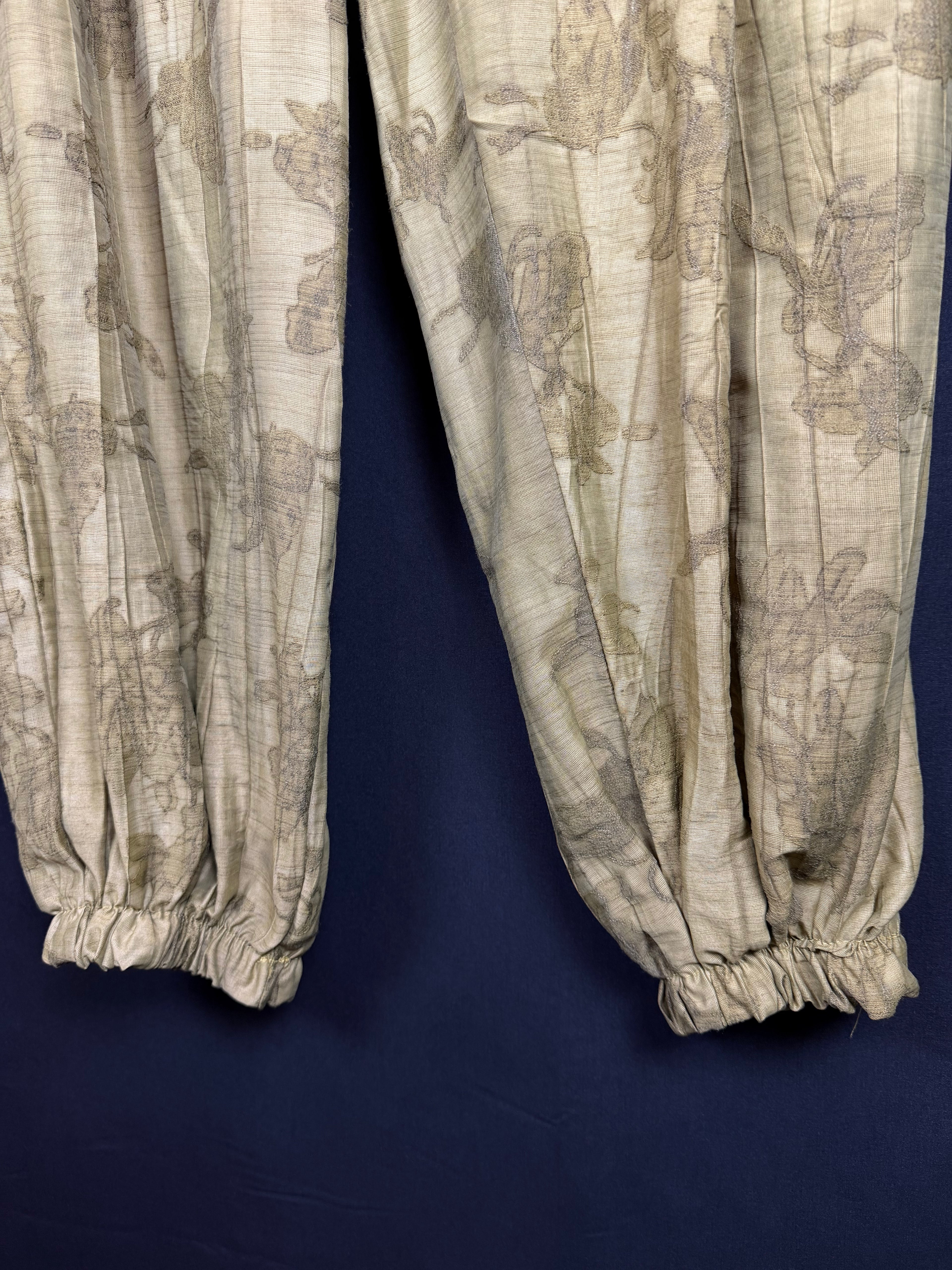 Pantalone tono su tono