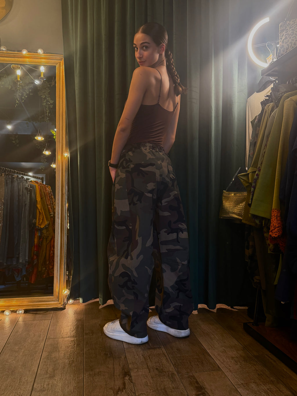Pantalone over camouflage